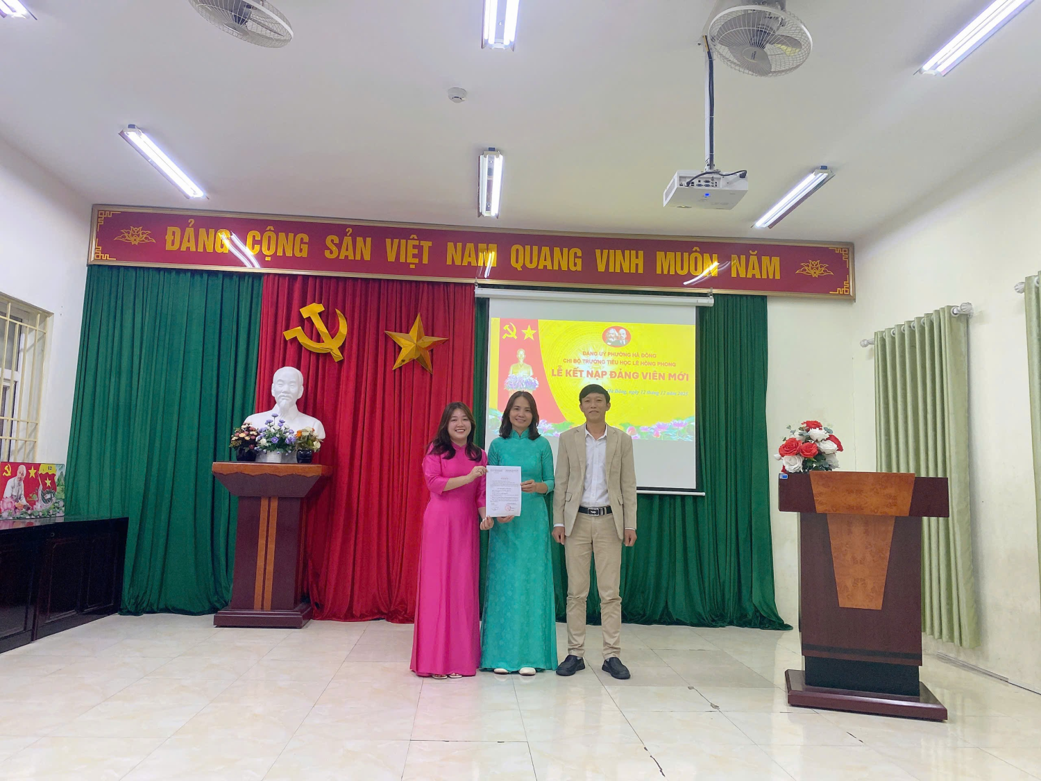 CHÚC MỪNG THÀNH CÔNG LỄ KẾT NẠP ĐẢNG VIÊN MỚI